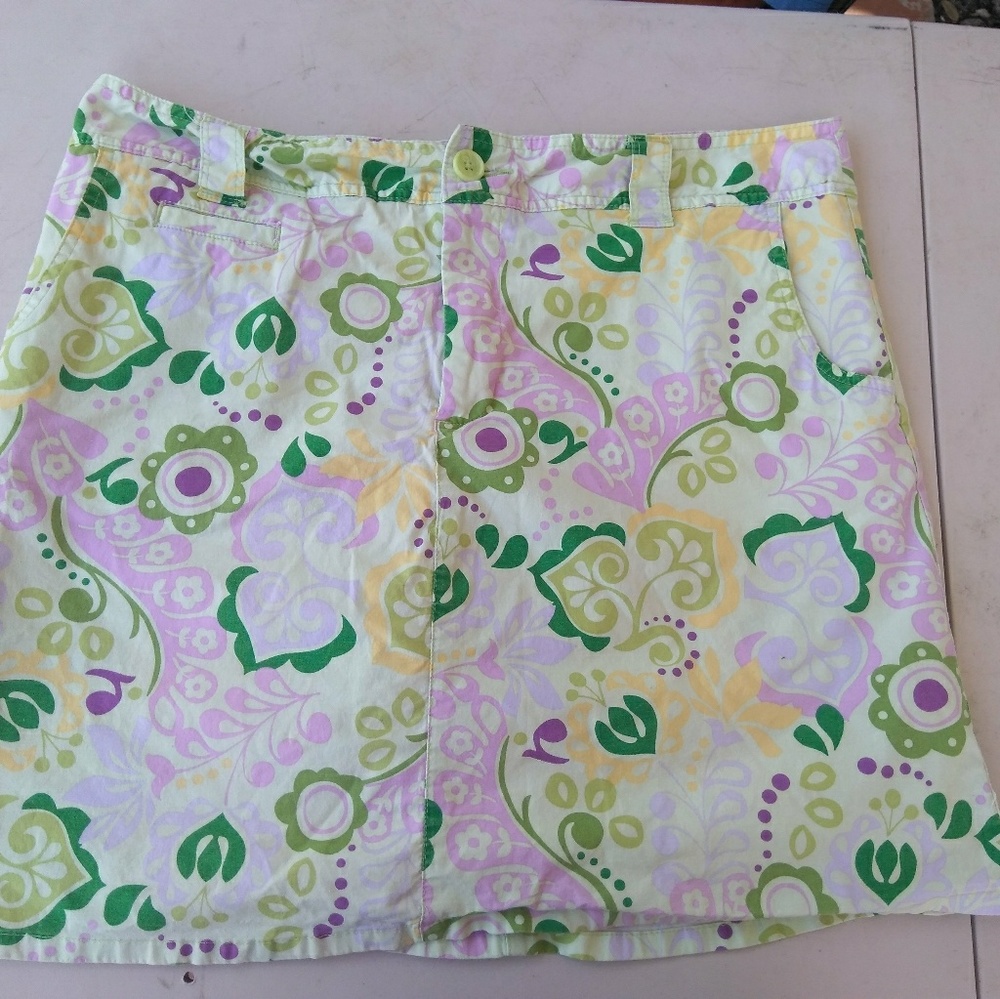 Glof Skort White Stag size 14, flower pattern